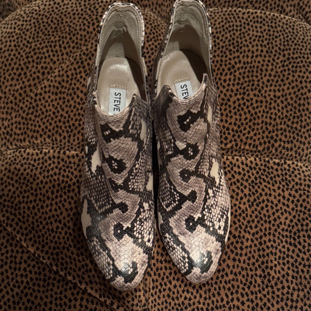 Steve Madden Black and Cream Snake Pattern Booties